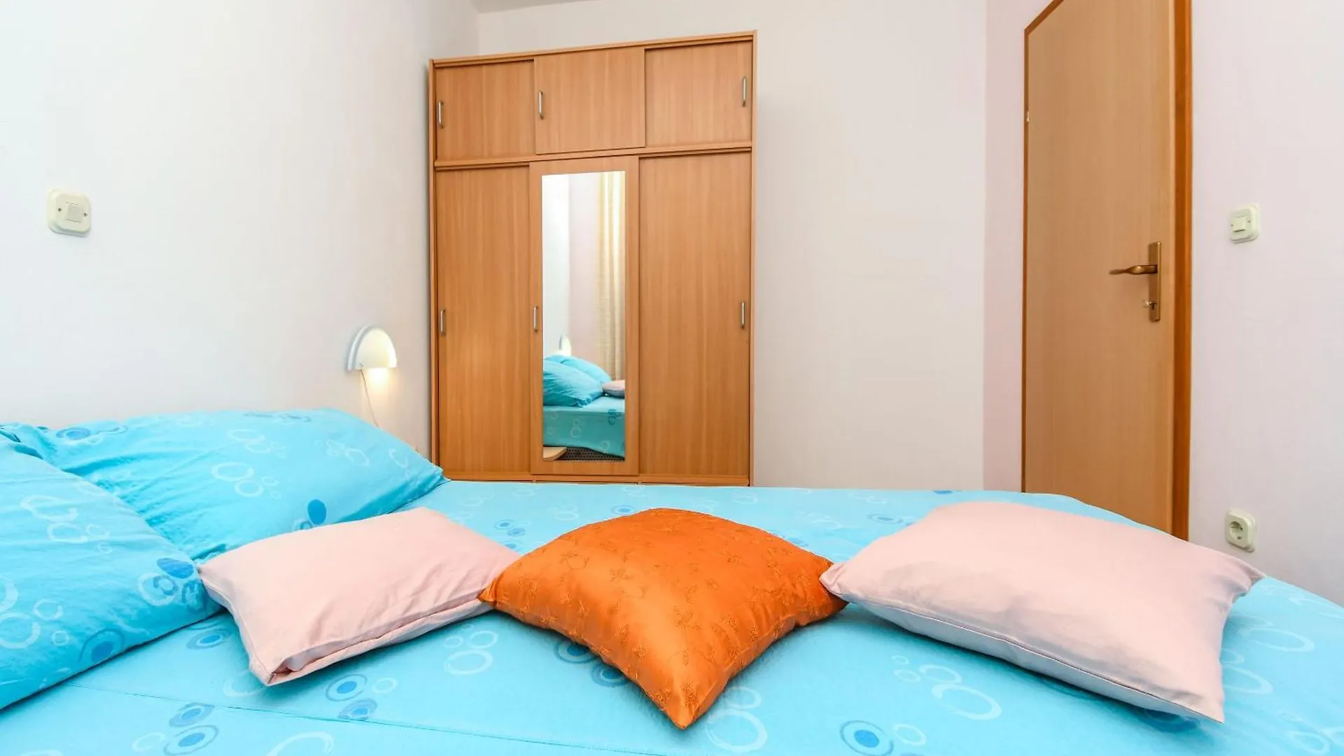 Apartments Ivancic Seget Vranjica