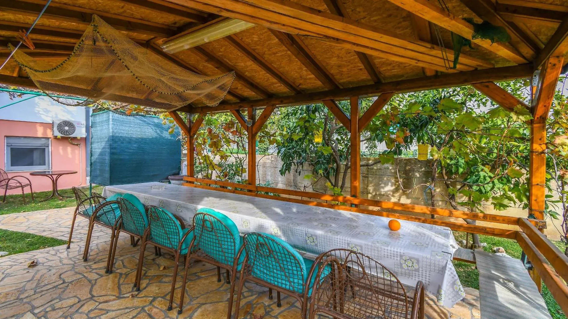 Apartments Ivancic Seget Vranjica